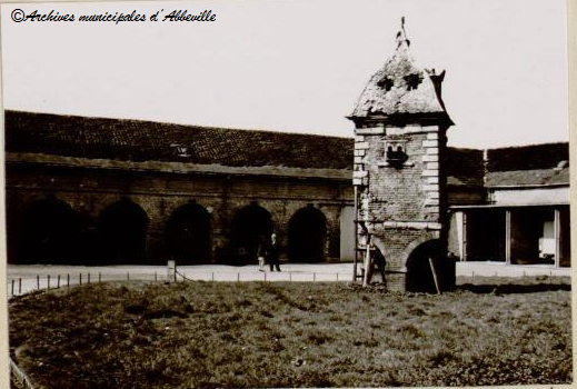 pigeonnier avant restauration 1967.PNG